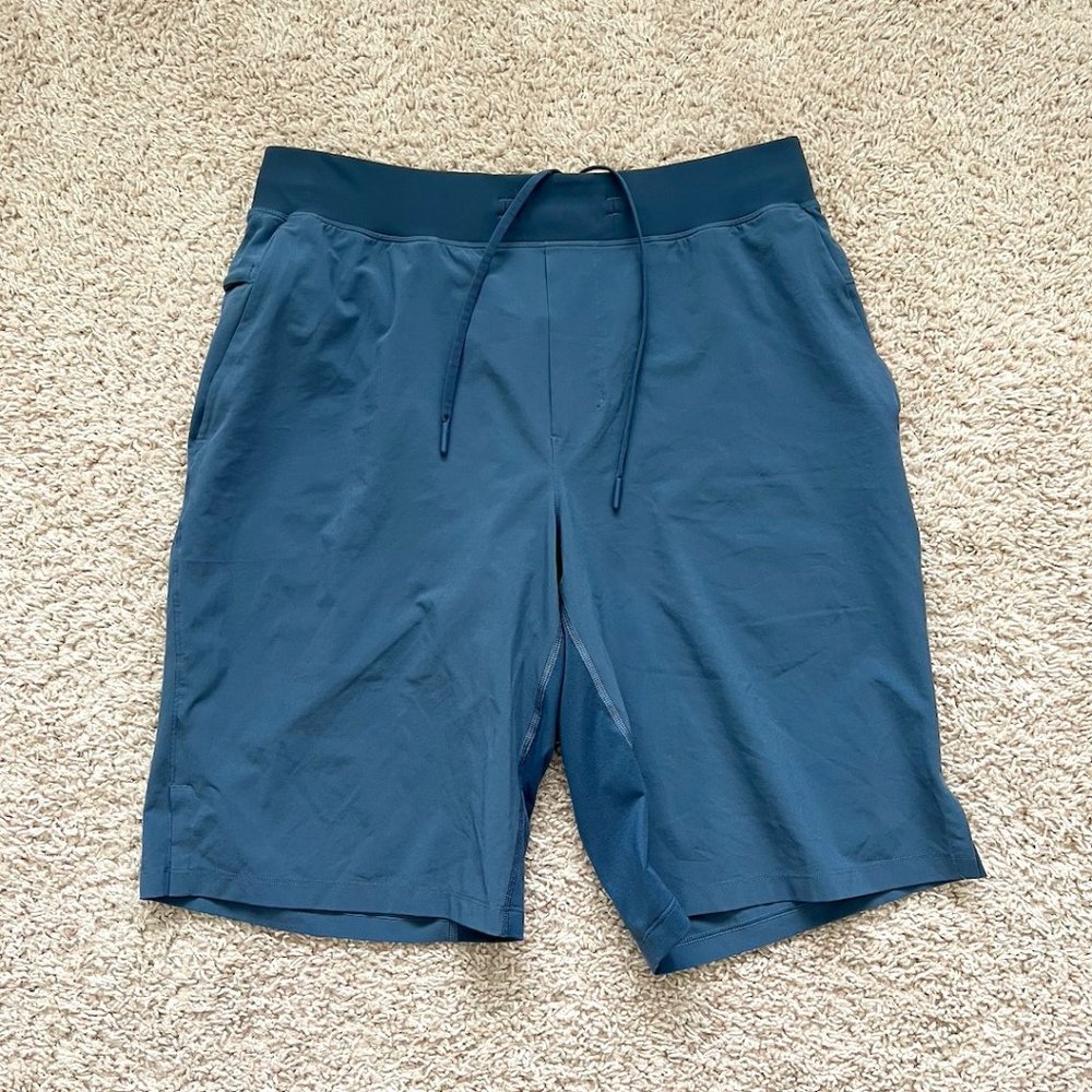 Lululemon T.H.E. Linerless Short 9 inch inseam – Large